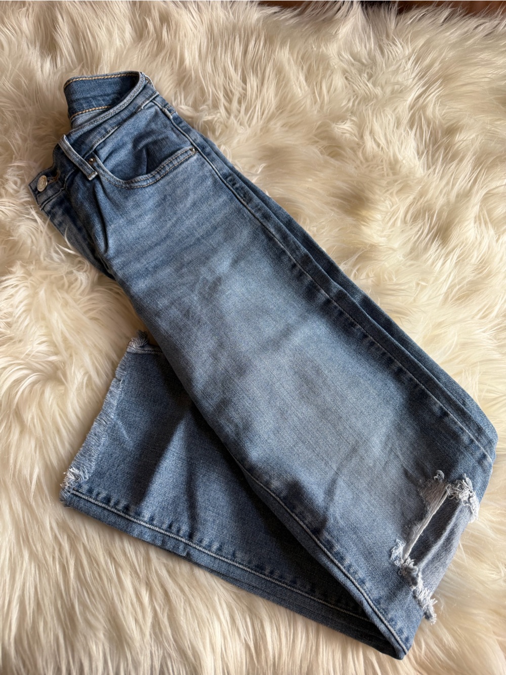 Levi's Women's Medium Blue Straight Leg Jeans - Picture 4 of 5